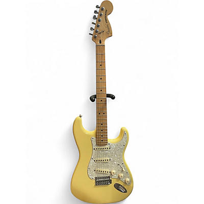 Used Fender Deluxe Roadhouse Stratocaster Vintage White Solid Body Electric Guitar