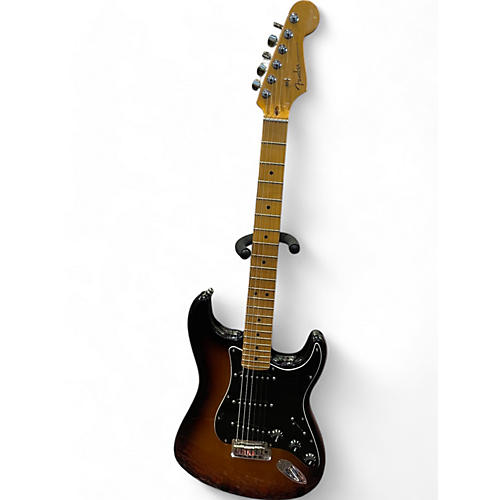 Fender Used Fender Deluxe Stratocaster 2 Color Sunburst Solid Body Electric Guitar 2 Color Sunburst