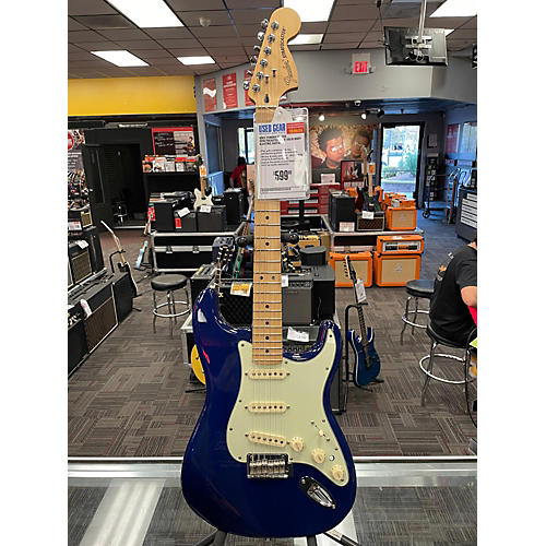 Fender Used Fender Deluxe Stratocaster Blue Solid Body Electric Guitar Blue