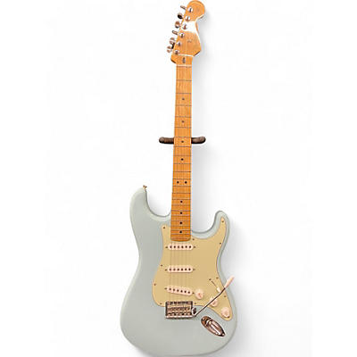 Fender Used Fender Modern Player Stratocaster Baby Blue Solid Body Electric Guitar