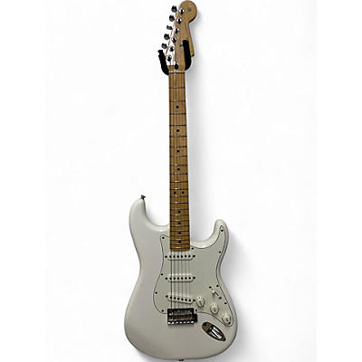 Used Fender Modern Player Stratocaster HSS Alpine White Solid Body Electric Guitar