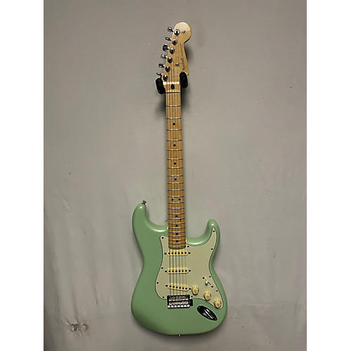 Fender Used Fender Modern Player Stratocaster Seafoam Green Solid Body Electric Guitar Seafoam Green