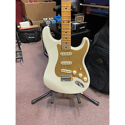 Fender Used Fender Modern Player Stratocaster White Solid Body Electric Guitar