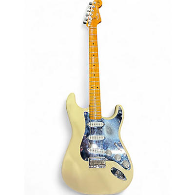Used Fender NILE RODGERS HIT MAKER STRATOCASTER Classic White Solid Body Electric Guitar