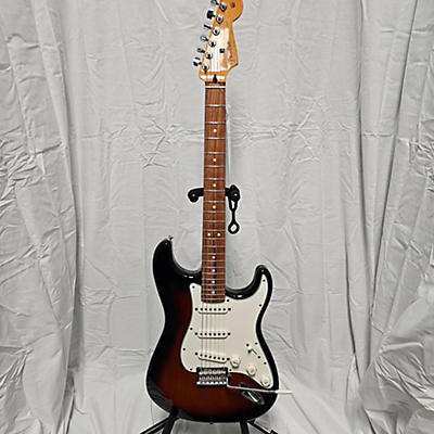 Fender Used Fender Player Stratocaster 2 Color Sunburst Solid Body Electric Guitar