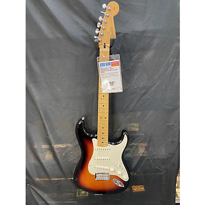 Fender Used Fender Player Stratocaster 3 Color Sunburst Solid Body Electric Guitar