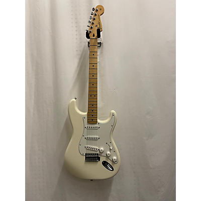 Fender Used Fender Player Stratocaster Alpine White Solid Body Electric Guitar