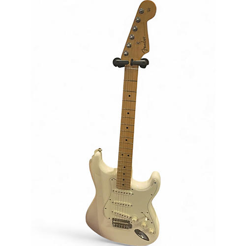 Used Fender Player Stratocaster Alpine White Solid Body Electric Guitar Alpine White