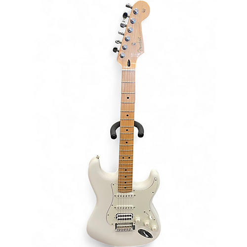 Used Fender Player Stratocaster Alpine White Solid Body Electric Guitar Alpine White