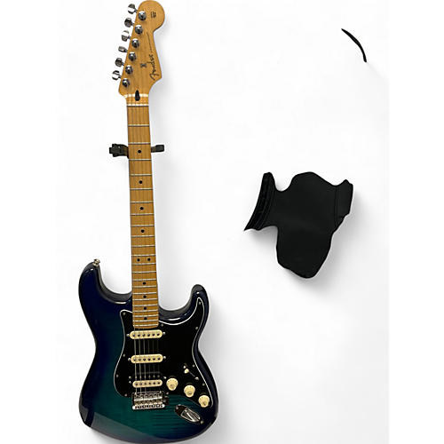 Fender Used Fender Player Stratocaster HSS Blue Flame Burst Solid Body Electric Guitar Blue Flame Burst