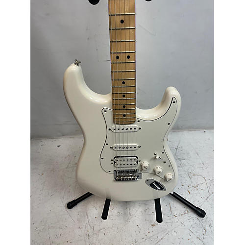 Fender Used Fender Player Stratocaster HSS White Solid Body Electric Guitar White