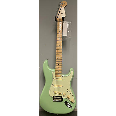 Fender Used Fender Player Stratocaster Limited Edition Surf Pearl Solid Body Electric Guitar