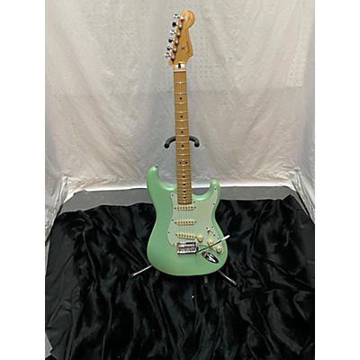 Fender Used Fender Player Stratocaster Seafoam Pearl Solid Body Electric Guitar