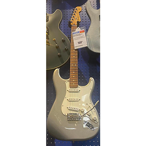 Fender Used Fender Player Stratocaster Silver Sparkle Solid Body Electric Guitar Silver Sparkle