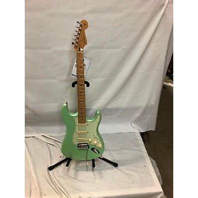 Fender Used Fender Player Stratocaster Surf Pearl Solid Body Electric Guitar