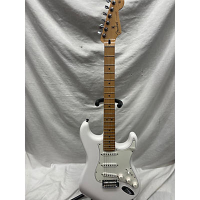 Fender Used Fender Player Stratocaster White Solid Body Electric Guitar