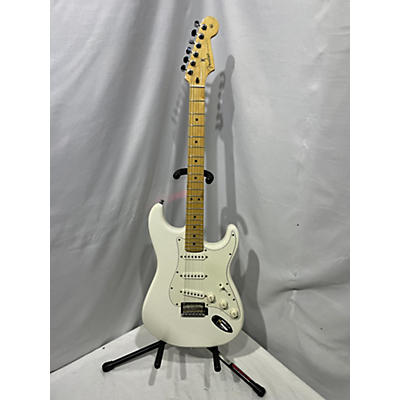 Fender Used Fender Player Stratocaster White Solid Body Electric Guitar