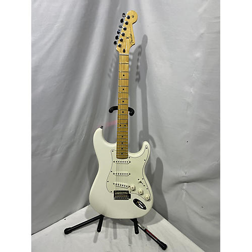 Fender Used Fender Player Stratocaster White Solid Body Electric Guitar White