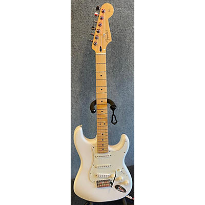 Fender Used Fender Player Stratocaster White Solid Body Electric Guitar