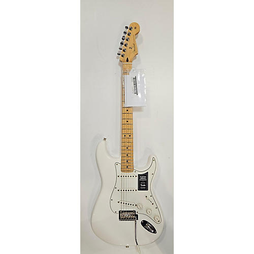 Fender Used Fender Player Stratocaster White Solid Body Electric Guitar White