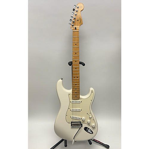 Fender Used Fender Player Stratocaster White Solid Body Electric Guitar White