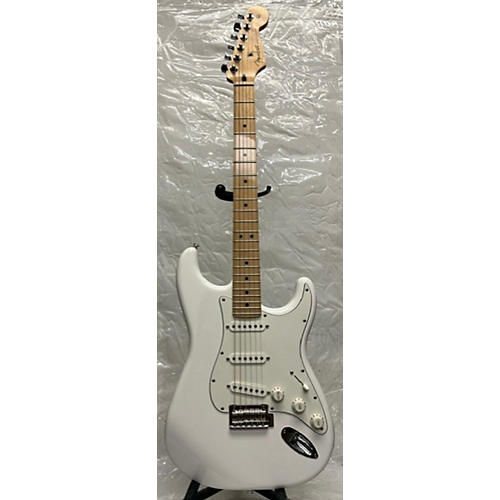 Fender Used Fender Player Stratocaster White Solid Body Electric Guitar White