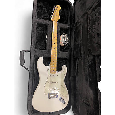 Used Fender Player Stratocaster White Solid Body Electric Guitar