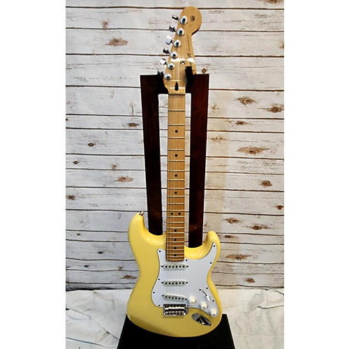 Fender Used Fender Player Stratocaster Yellow Solid Body Electric Guitar Yellow