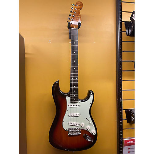 Fender Used Fender STRATOCASTER SWEETWATER EXCLUSIVE 3 Tone Sunburst Solid Body Electric Guitar 3 Tone Sunburst