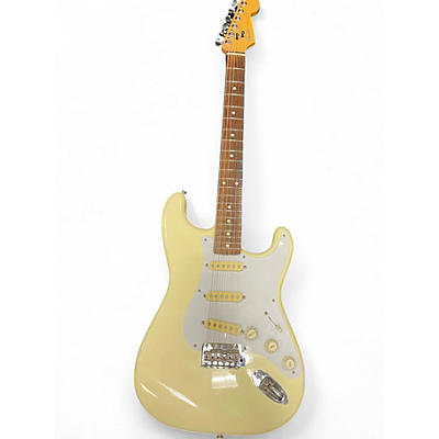 Used Fender STRATOCASTER White Solid Body Electric Guitar
