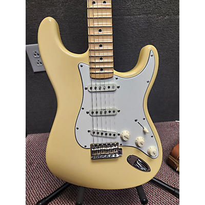 Fender Used Fender Signature Series Yngwie Malmstein Strat Vintage White Solid Body Electric Guitar