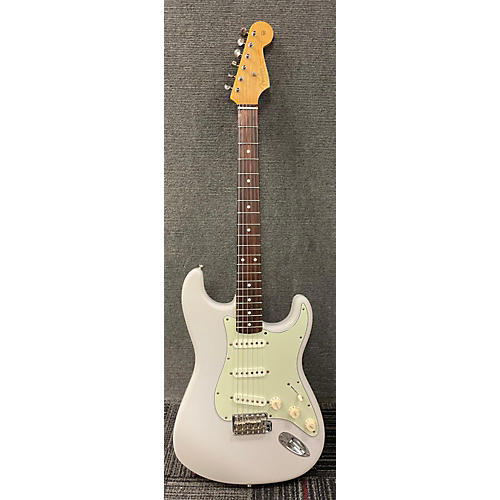 Fender Used Fender Special Edition 60s Stratocaster Lilac Solid Body Electric Guitar Lilac