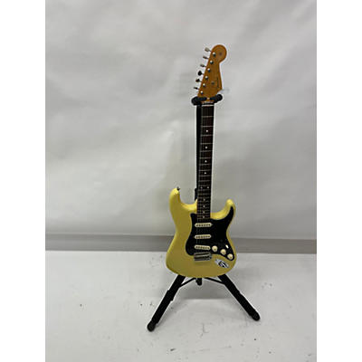 Fender Used Fender Special Edition 60s Stratocaster Yellow Solid Body Electric Guitar