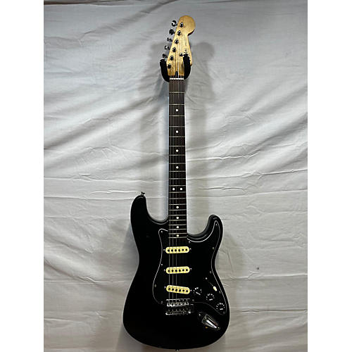 Fender Used Fender Standard Stratocaster Black Solid Body Electric Guitar Black