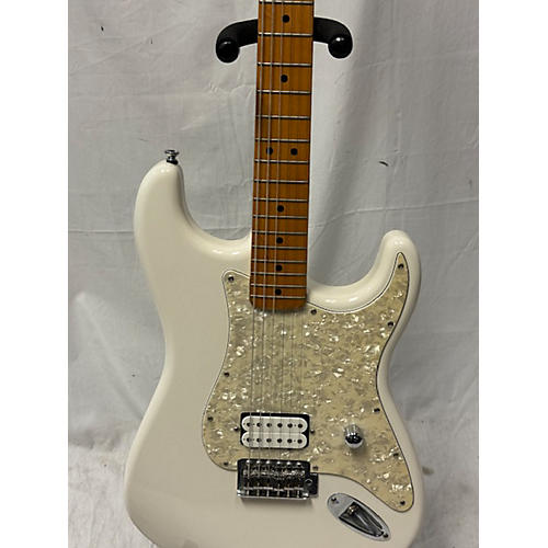 Fender Used Fender Standard Stratocaster Classic White Solid Body Electric Guitar Classic White