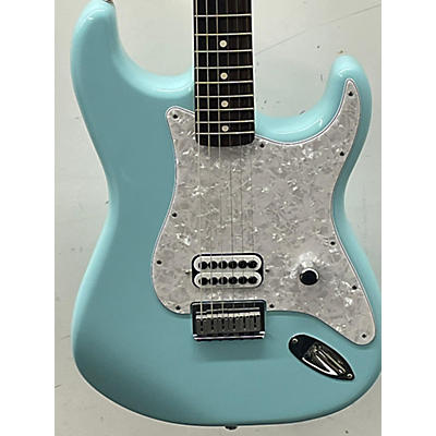 Fender Used Fender Tom Delonge Signature Stratocaster Daphne Blue Solid Body Electric Guitar