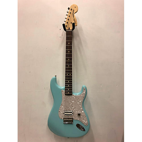 Fender Used Fender Tom Delonge Stratocaster Daphne Blue Solid Body Electric Guitar Daphne Blue