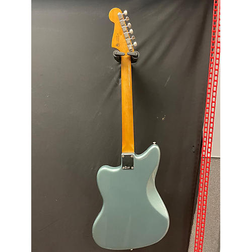 Fender Used Fender Vintera 60s Jazzmaster Ice Blue Metallic Solid Body Electric Guitar Ice Blue Metallic