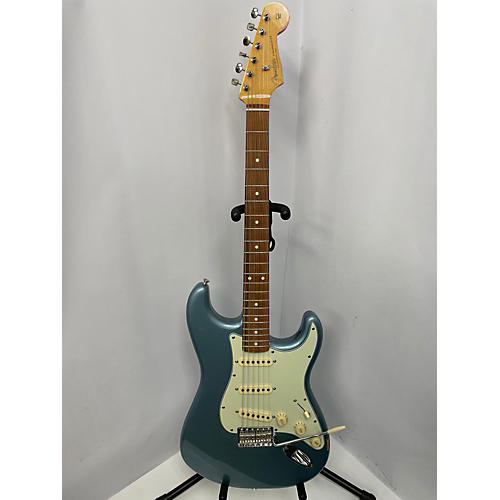 Fender Used Fender Vintera 60s Stratocaster Ice Blue Metallic Solid Body Electric Guitar Ice Blue Metallic