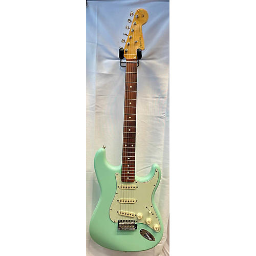 Fender Used Fender Vintera 60s Stratocaster Surf Green Solid Body Electric Guitar Surf Green