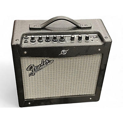 Used Fender mustang v.2 Guitar Combo Amp