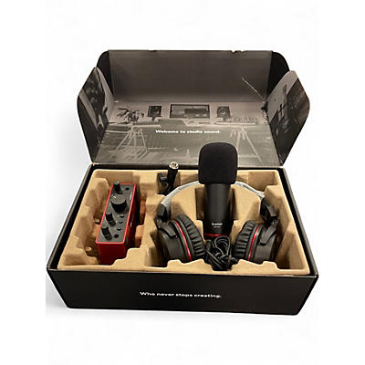 Used Focusrite Scarlett Solo Studio Bundle 4th Gen Audio Interface