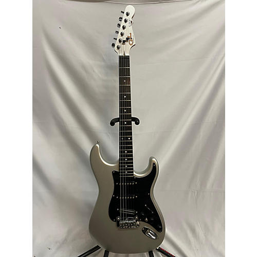 G&L Used G&L S-500 SILVER METALLIC Solid Body Electric Guitar SILVER METALLIC