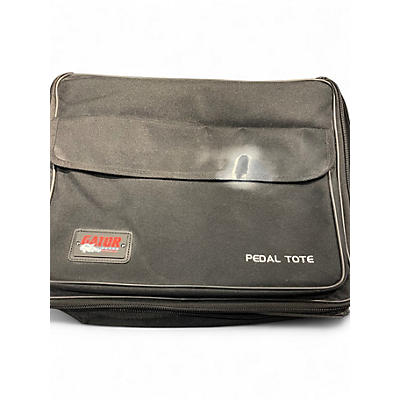 Used Gator Pedal Tote with G-BUS-8 Pedal Board
