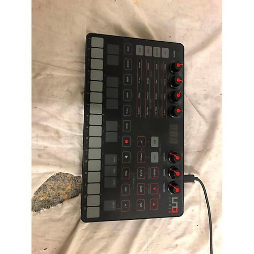 IK Multimedia Used IK Multimedia UNO SYNTH Synthesizer