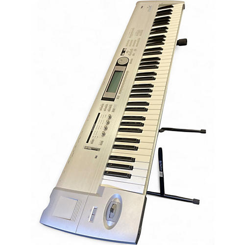Used KORG Triton Le 88 Key Keyboard Workstation