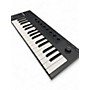 Used Komplete KONTROL M32 Keyboard Workstation