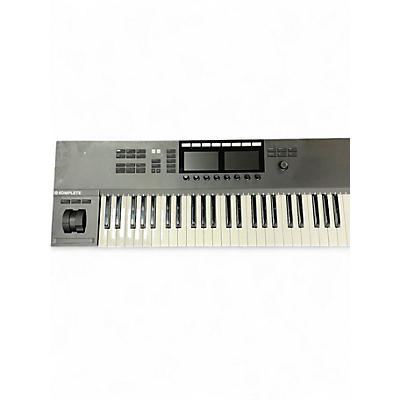 Used Komplete kontrol s49 MIDI Controller