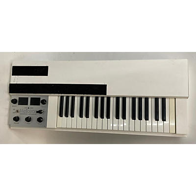 Mellotron Used Mellotron M4000d Synthesizer