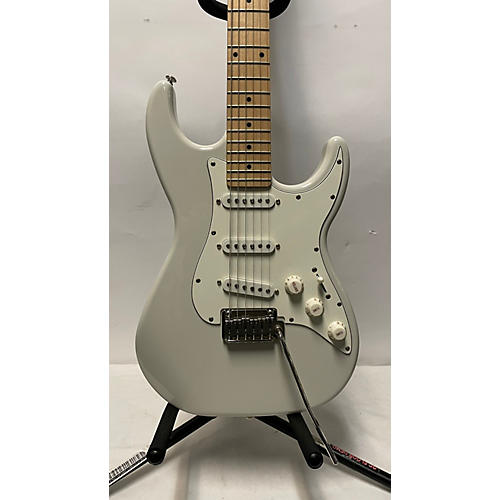 Michael Kelly Used Michael Kelly Custom Collection 60s Series White Solid Body Electric Guitar White